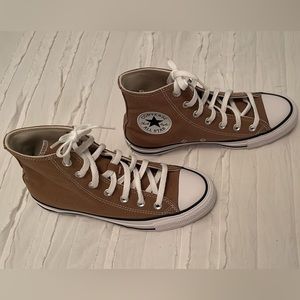 Converse High Top / Size 7 Womens